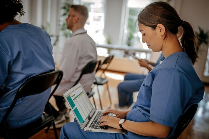Using Reverse Case Studies for Learning in Clinical Settings - Shadow ...